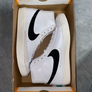 Men’s Nike Blazer Mid ‘77 Vintage White Black